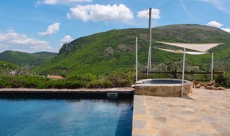 Relaxing Hillside Family Accommodation With Pool