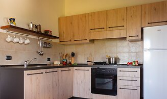 Relaxing Hillside Family Accommodation With Pool