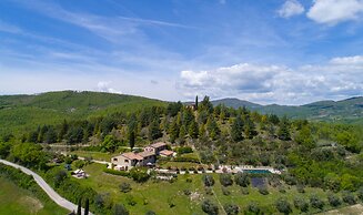 Relaxing Hillside Family Accommodation With Pool