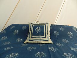 Cosy 5m Bell Tent Glamping in Rural Herefordshire