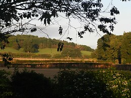 Cosy 5m Bell Tent Glamping in Rural Herefordshire