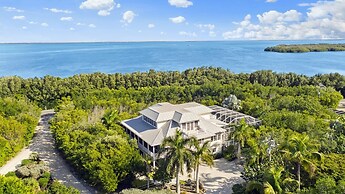 The Palm and Shell Captiva Island Private Luxury Home With Pool hot tu