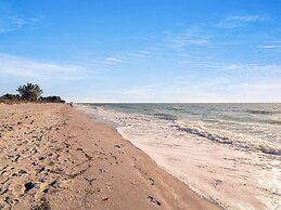 The Palm and Shell Captiva Island Private Luxury Home With Pool hot tu