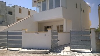 Charming Apartment In Central Location With Air Conditioning, Pets