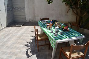 Charming Apartment In Central Location With Air Conditioning, Pets