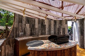 Amazing Villa With Views, Fantastic Bbq Dining Large Pool Area