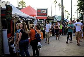 Bungalow 1 Block Walk to the Beach