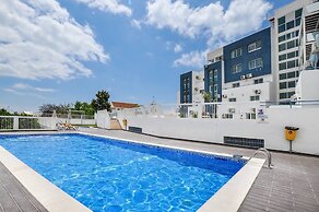 Deluxe Apartment in Albufeira old Town, 200m Walk to Beach, Pool & Par