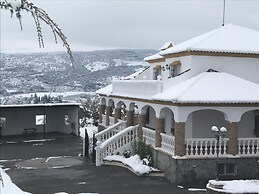 Villa Minerva With Views of the Serrania de Ronda