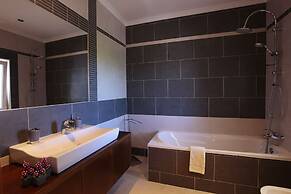 Outstanding Villa Very Well Located Near The Beach