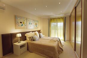 Outstanding Villa Very Well Located Near The Beach
