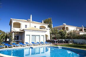 Outstanding Villa Very Well Located Near The Beach