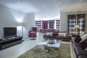 Outstanding Villa Very Well Located Near The Beach