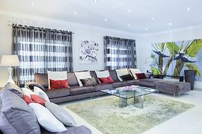 Outstanding Villa Very Well Located Near The Beach