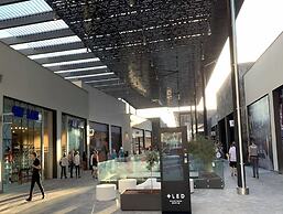 Spacious Apartment With Jacuzzi and Pool Access