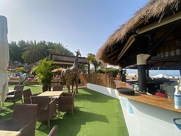 Spacious Apartment With Jacuzzi and Pool Access