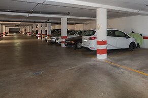 Spacious Apartment With Jacuzzi and Pool Access