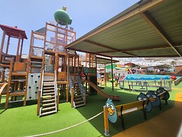 Spacious Apartment With Jacuzzi and Pool Access