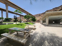 Spacious Apartment With Jacuzzi and Pool Access