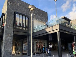 Spacious Apartment With Jacuzzi and Pool Access