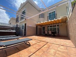 Spacious Apartment With Jacuzzi and Pool Access