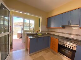 Spacious Apartment With Jacuzzi and Pool Access