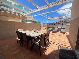 Spacious Apartment With Jacuzzi and Pool Access