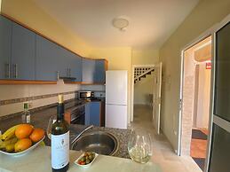 Spacious Apartment With Jacuzzi and Pool Access