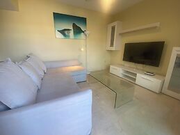 Spacious Apartment With Jacuzzi and Pool Access