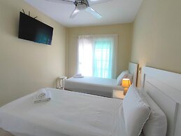 Spacious Apartment With Jacuzzi and Pool Access