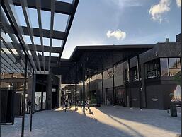 Spacious Apartment With Jacuzzi and Pool Access