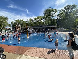 Nice 2bedroom Apt With Patio Included to