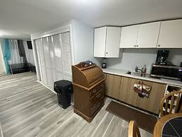 Nice 2bedroom Apt With Patio Included to