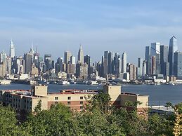 2cozy Apt W/ Fast Transportation To New York City