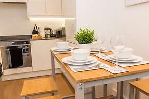 Absolute Stays at The Ziggurat - Free Wifi Contractors Families Long S