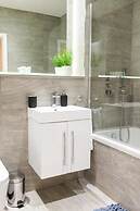 Absolute Stays at The Ziggurat - Free Wifi Contractors Families Long S