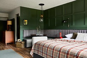 Hunter Lodge, a Bluebird by Lark