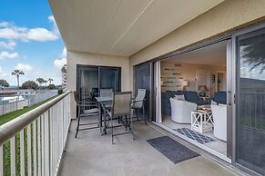 Spotted Sandpiper Condo Easy access to Pier, Pool and Beach Access are