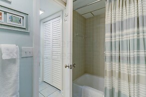 Spotted Sandpiper Condo Easy access to Pier, Pool and Beach Access are