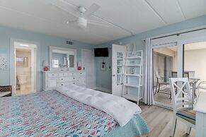 Spotted Sandpiper Condo Easy access to Pier, Pool and Beach Access are