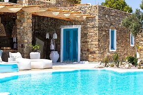 Karkos Beachfront Villa  Private pool