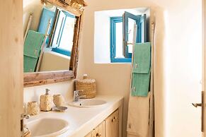 Karkos Beachfront Villa  Private pool