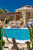 Karkos Beachfront Villa  Private pool