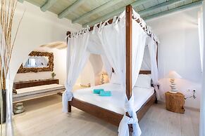 Karkos Beachfront Villa  Private pool