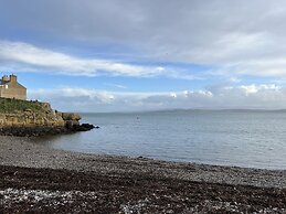 3 Bedroom Bungalow Moelfre- Private Garden,parking