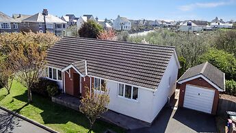 3 Bedroom Bungalow Moelfre- Private Garden,parking