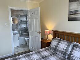 3 Bedroom Bungalow Moelfre- Private Garden,parking