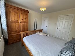 3 Bedroom Bungalow Moelfre- Private Garden,parking