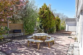 3 Bedroom Bungalow Moelfre- Private Garden,parking