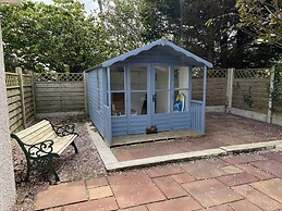 3 Bedroom Bungalow Moelfre- Private Garden,parking